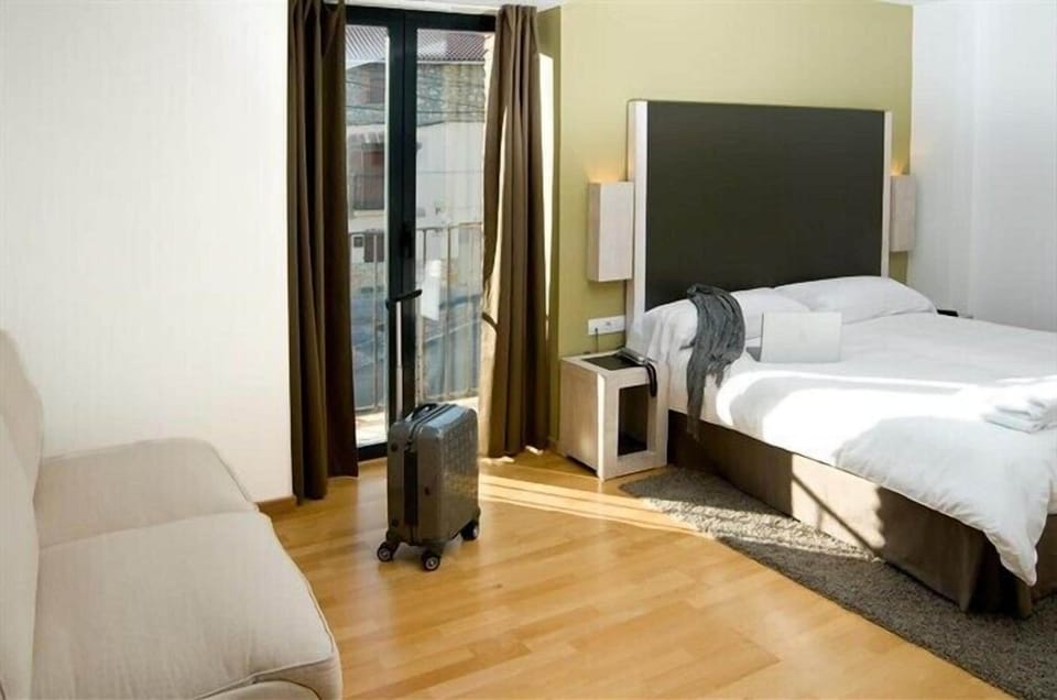 In-room safe, desk, soundproofing, free cribs/infant beds