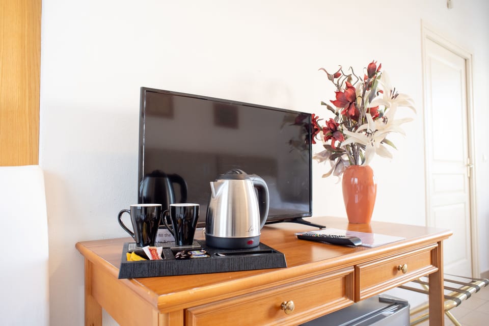 Triple Room, Partial Sea View | Minibar, in-room safe, free WiFi, bed sheets
