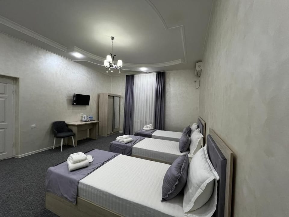 Standard Triple Room, City View | Soundproofing, WiFi (free)