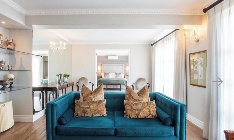 Apartment, 3 Bedrooms, Accessible, Smoking | Living room