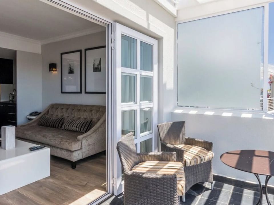 Apartment, 1 Bedroom, Accessible, Private Pool | Living room