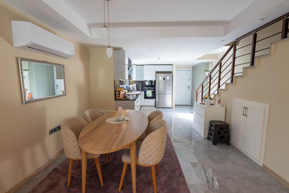 Classic Villa, Balcony, Garden View | Dining