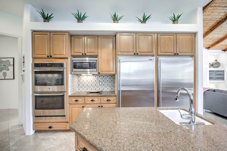 Luxury palm springs pool home kitchen