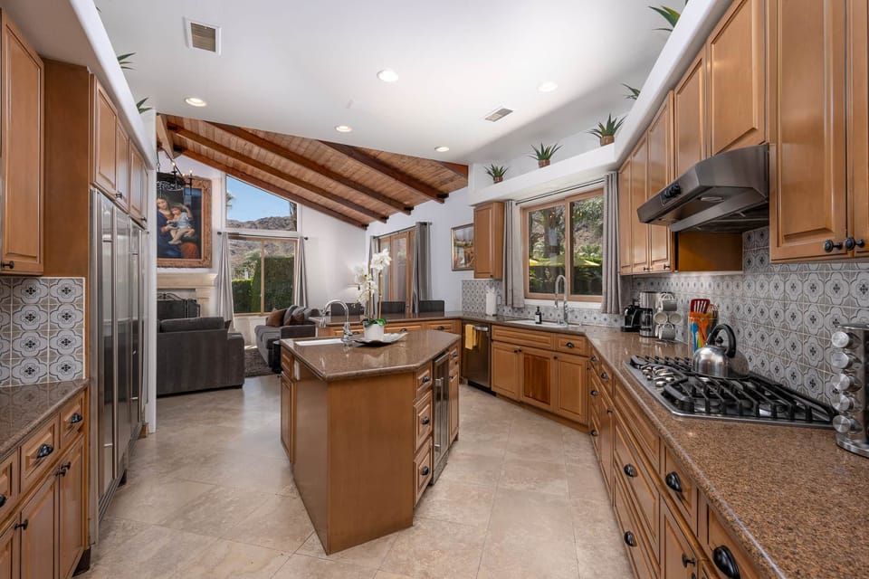 mercury-palms-gourmet-kitchen-palm-springs-rental