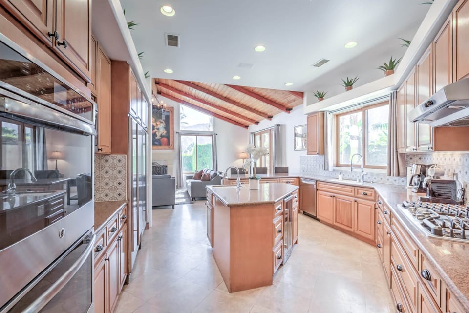 Vista las palmas vacation home kitchen