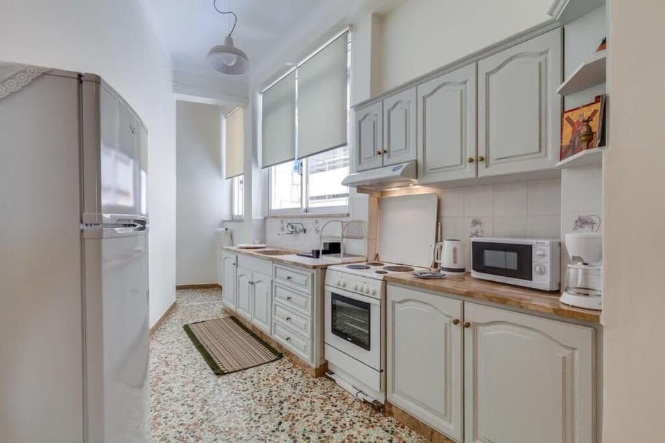 Deluxe House, Patio, Garden View | Private kitchen | Coffee/tea maker, electric kettle