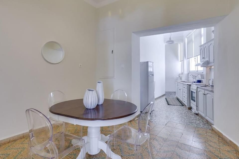 Deluxe House, Patio, Garden View | Dining room