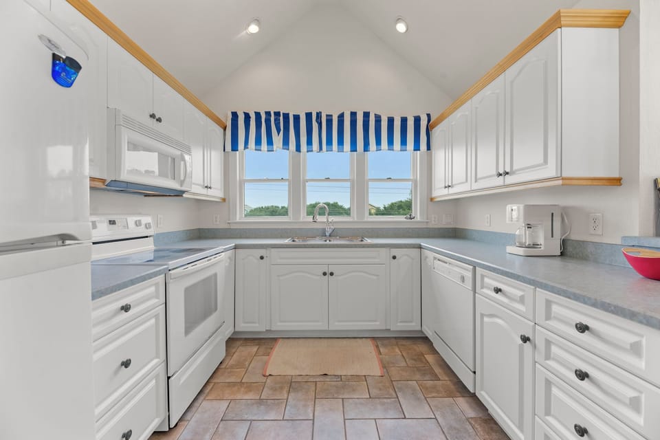 HK32: New Wave | Mid Level Kitchen