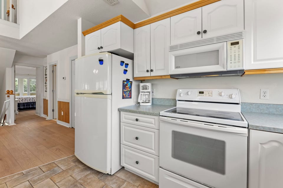 HK32: New Wave | Mid Level Kitchen