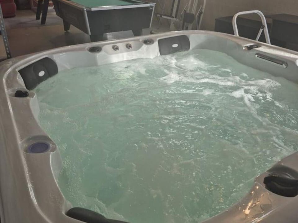 Indoor spa tub