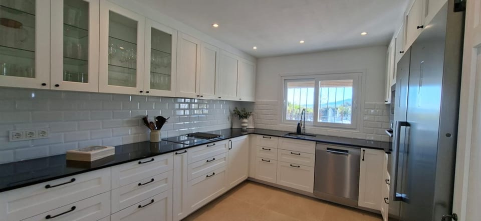 House | 8 bedrooms