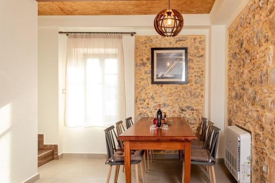 Deluxe Villa, Balcony, Garden View | In-room dining