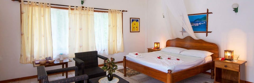 Minibar, iron/ironing board (on request), WiFi (free)