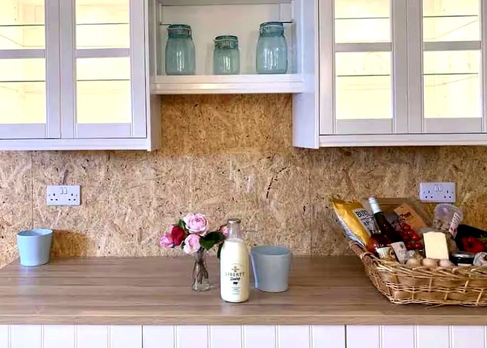 Comfort Tent, Garden View | Shared kitchen | Electric kettle