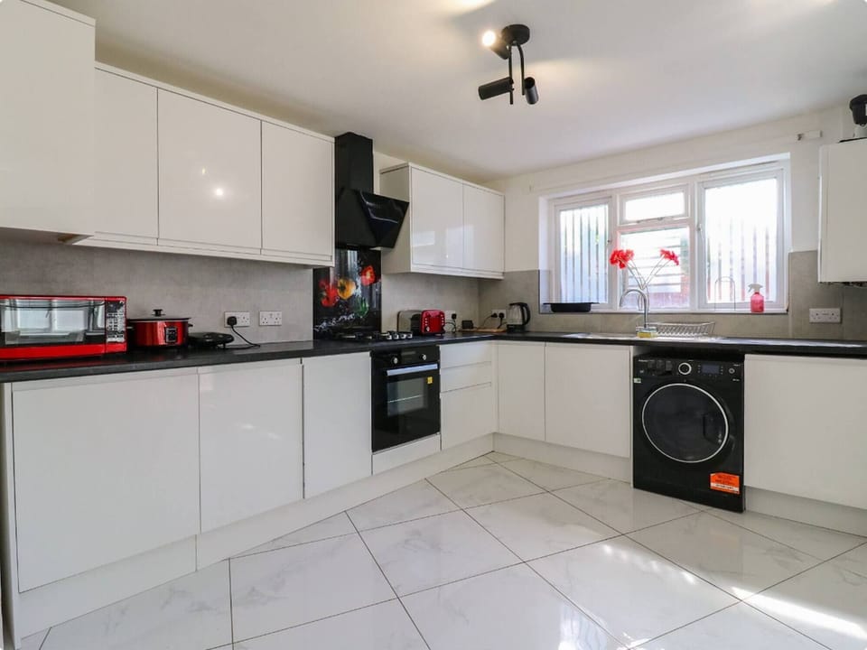House, 5 Bedrooms, Accessible, Patio | Interior
