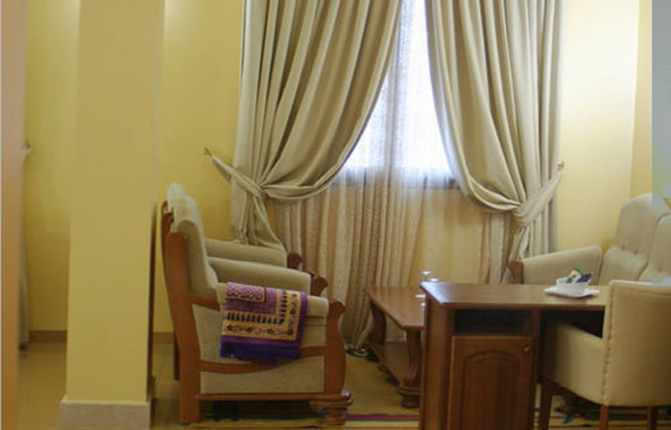 Junior Suite | Living area | Flat-screen TV
