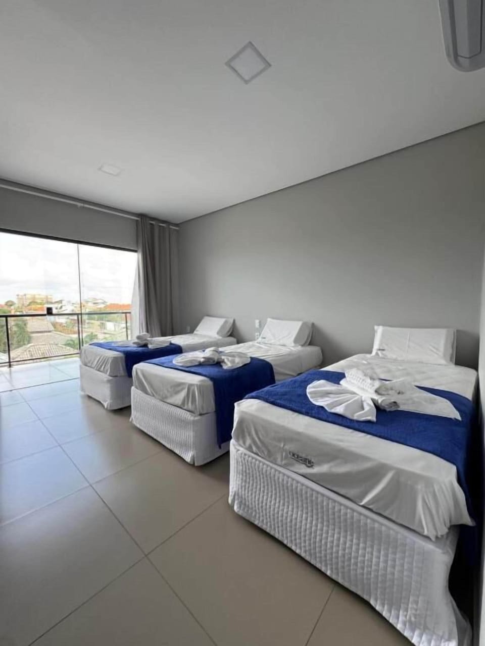 Deluxe Triple Room | Desk, laptop workspace, free WiFi, bed sheets
