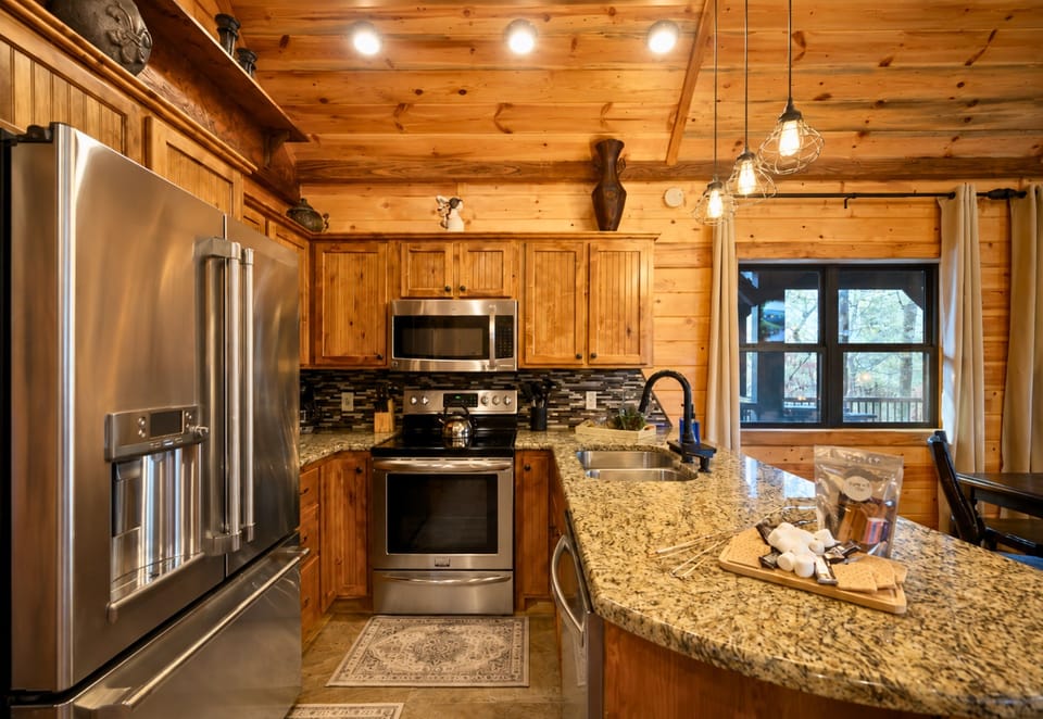 Plenty of counter space and warm cabin details make cooking meals here both easy and enjoyable for groups.