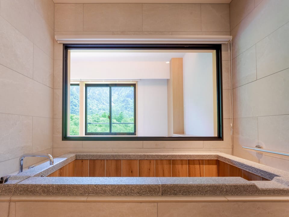 Deluxe Twin Room, Non Smoking, River View | Bathroom | Spring water tub, free toiletries, hair dryer, slippers