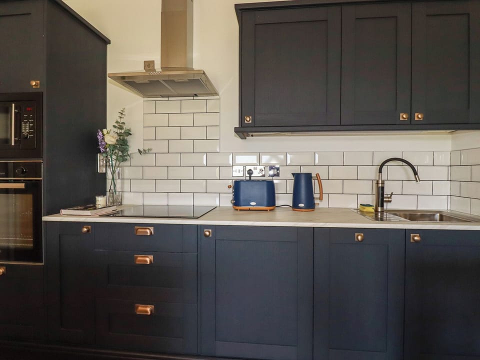 Dishwasher, cookware/dishes/utensils