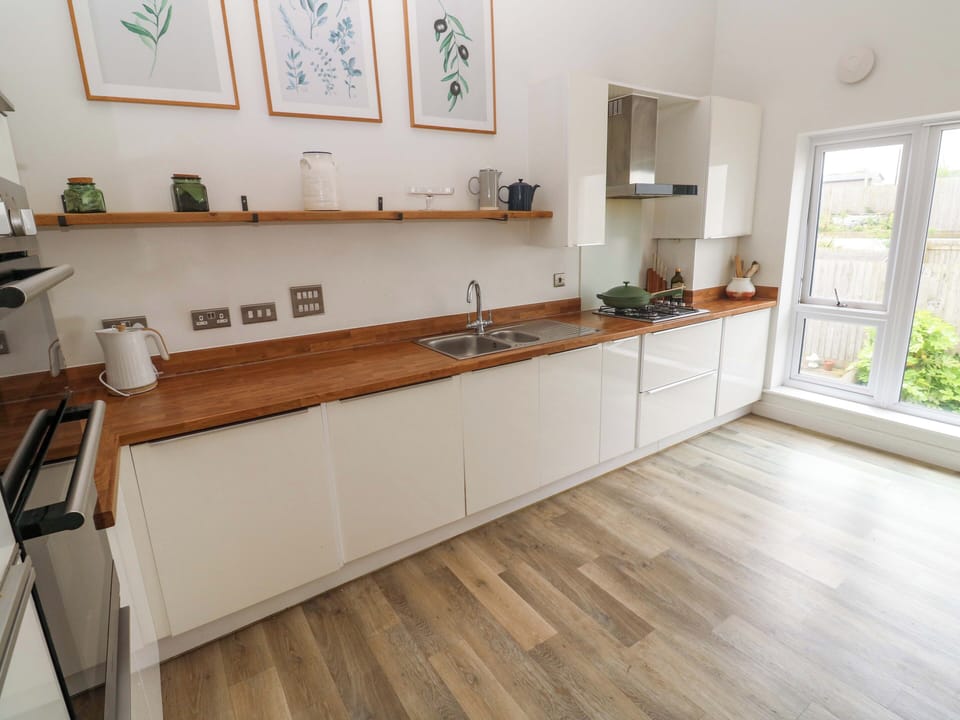 Dishwasher, cookware/dishes/utensils