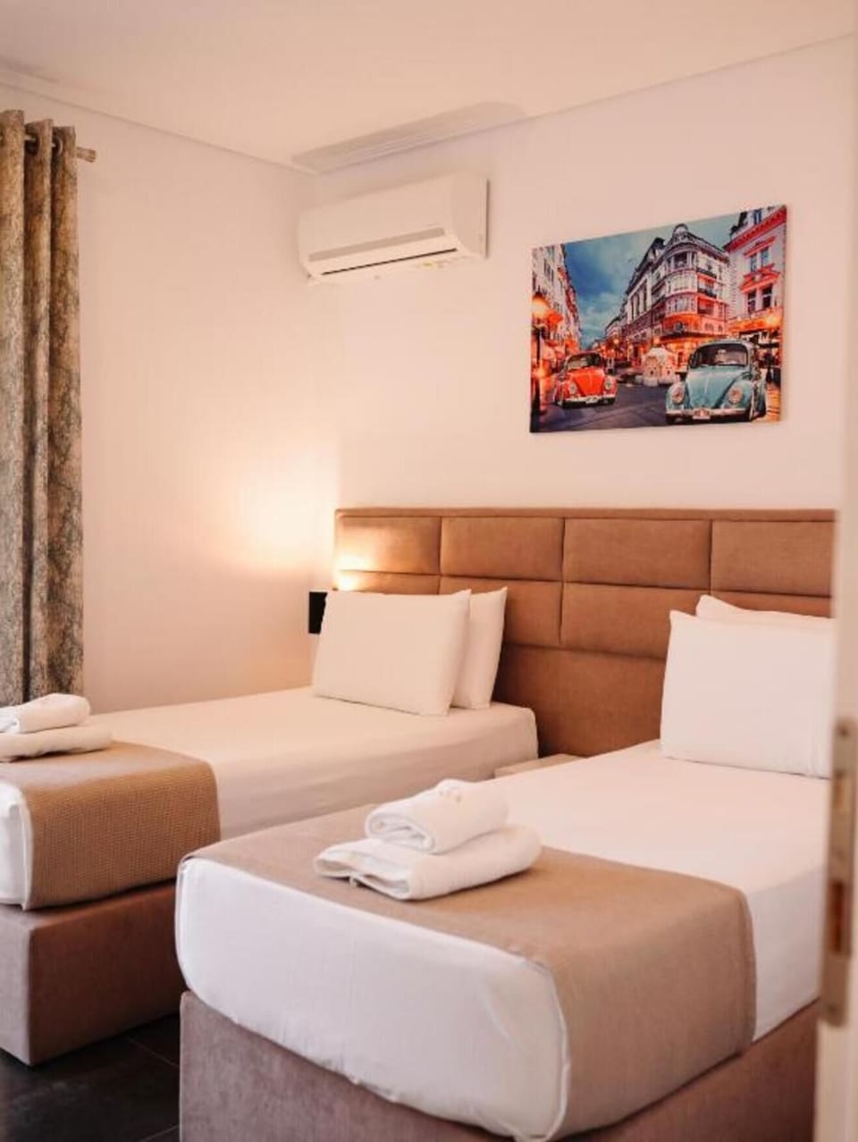 Deluxe Twin Room, Balcony, City View | Free WiFi