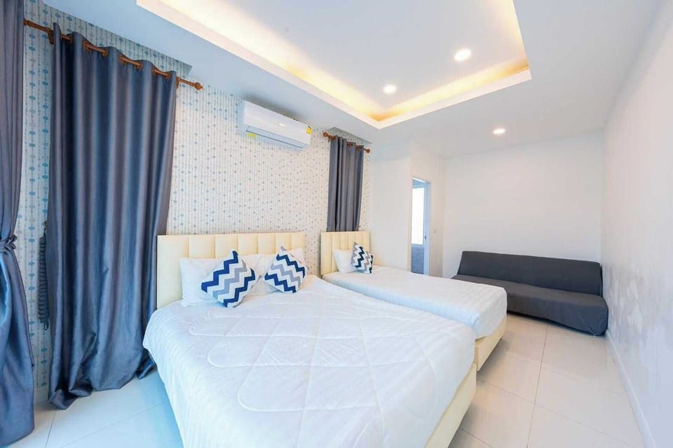 Family Three-bedroom pool Villa | Desk, free WiFi, bed sheets
