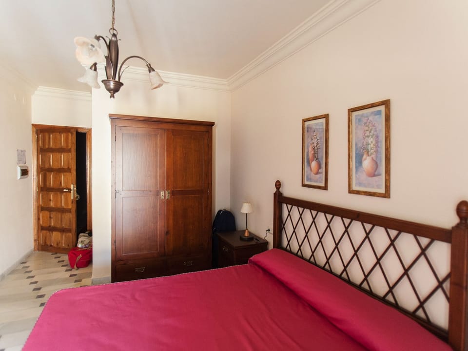 Single Room | Desk, blackout drapes, rollaway beds, free WiFi