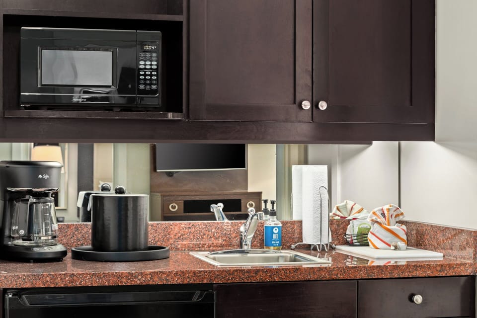 Fridge, microwave
