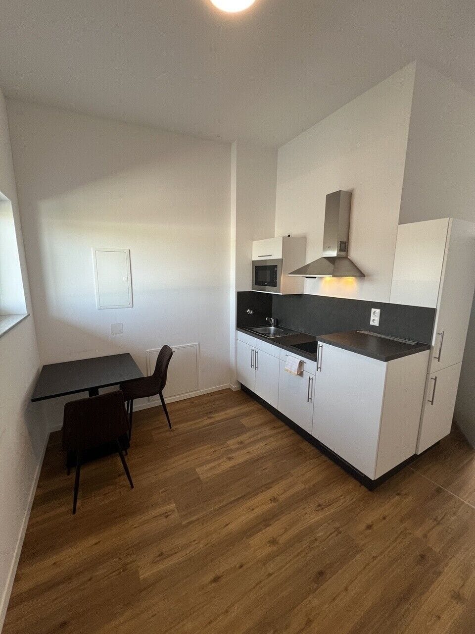 Deluxe Apartment, Non Smoking, Kitchen | Private kitchen | Fridge, microwave, stovetop, cookware/dishes/utensils
