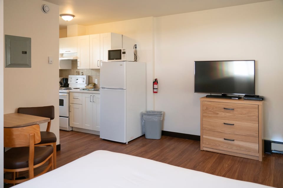 Flat-screen TV and dining area, with kitchen and full amenities just steps away