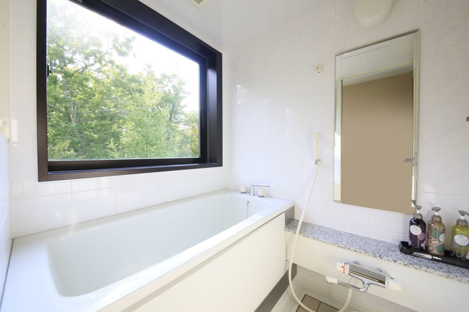 Twin Room with View Bath | Down comforters, in-room safe, individually decorated