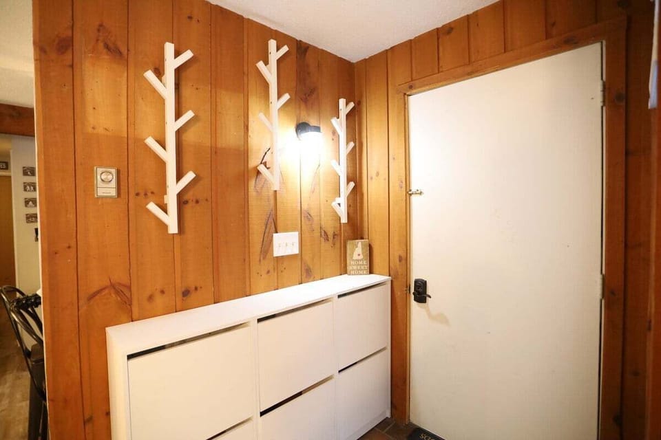 Entryway into Lower Level Pet Friendly Condo