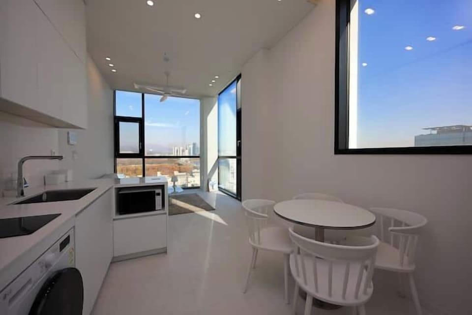 Luxury Apartment, River View, Executive Level (non-Korean nationals only) | Blackout drapes, free WiFi