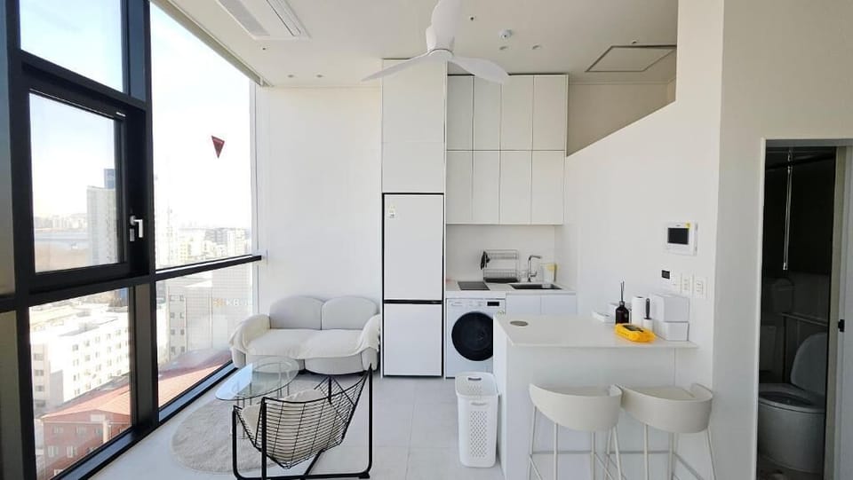 Panoramic Apartment, River View, Executive Level (non-Korean nationals only) | Interior