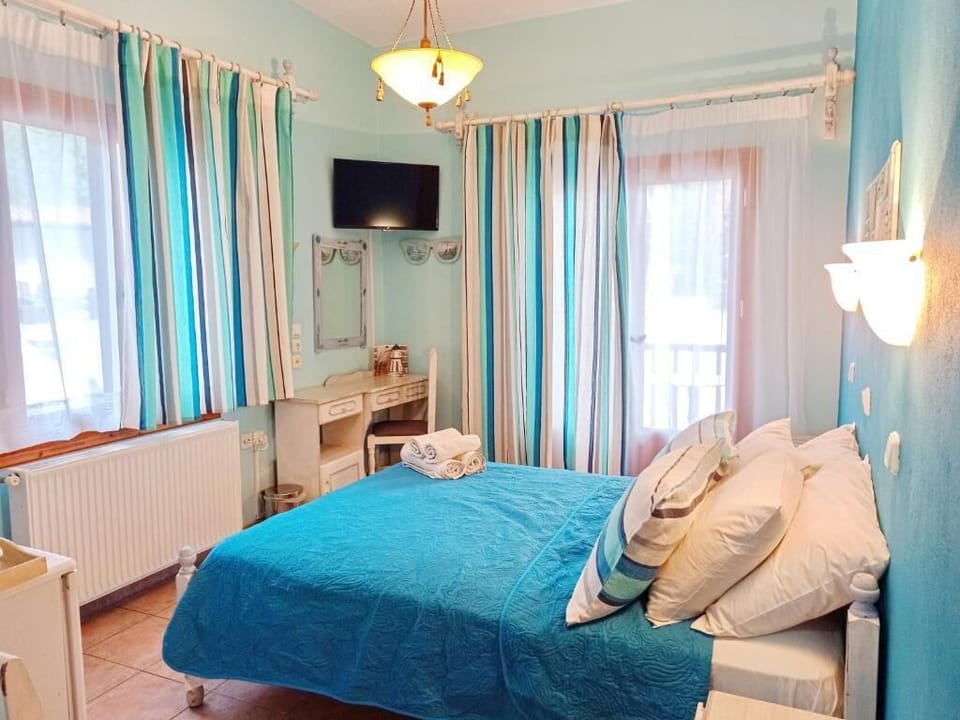 Superior Double Room, 1 Double Bed, Non Smoking, Pool View | Tempur-Pedic beds, minibar, in-room safe, individually decorated
