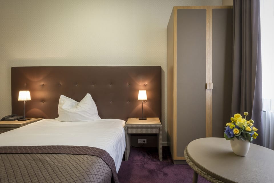 In-room safe, WiFi (free), bed sheets