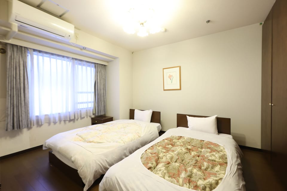 Standard Room | In-room safe, individually decorated, desk, blackout drapes