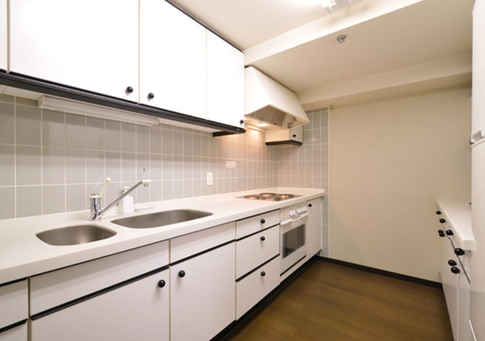 Fridge, microwave, electric kettle, cookware/dishes/utensils