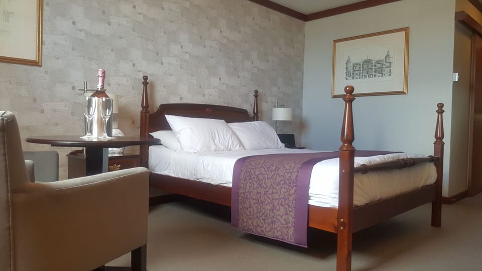 In-room safe, desk, free WiFi, bed sheets