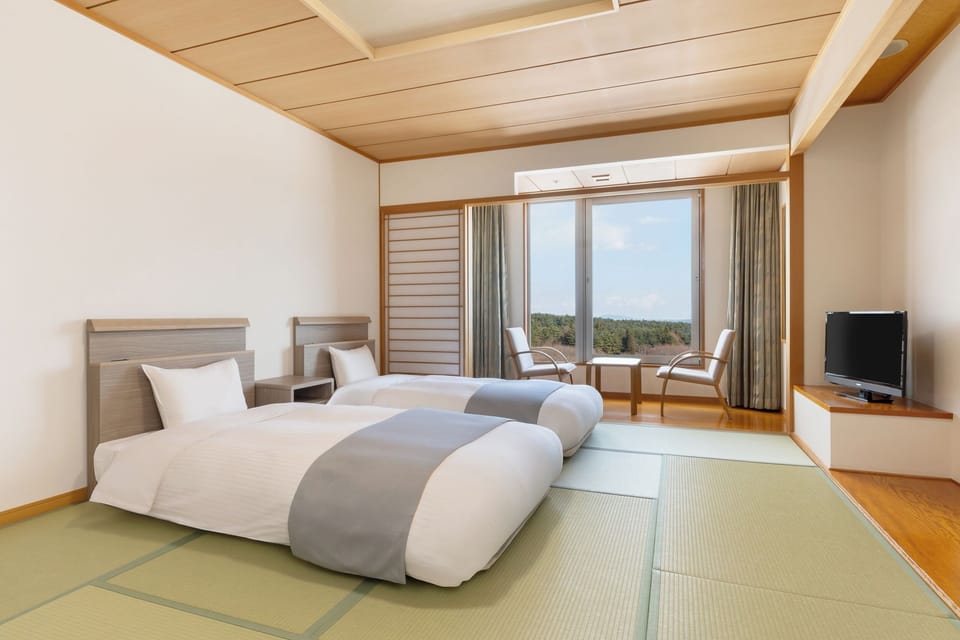 Family Room, Non Smoking | Down comforters, in-room safe, blackout drapes