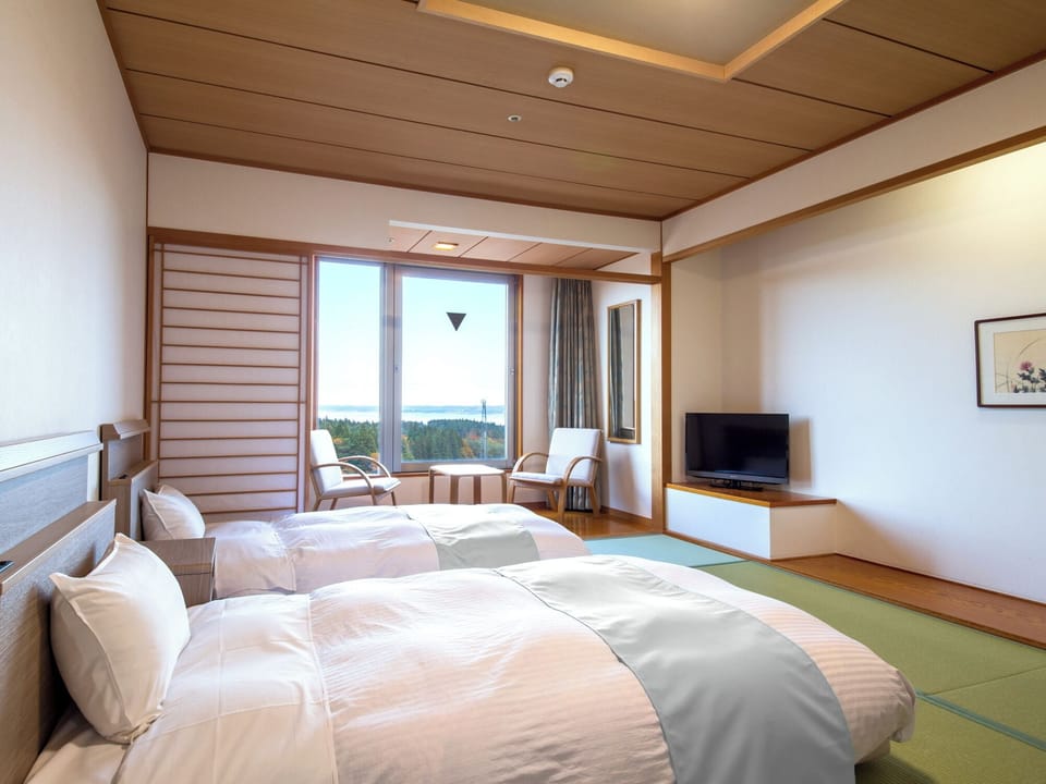 Family Room, Non Smoking | Down comforters, in-room safe, blackout drapes
