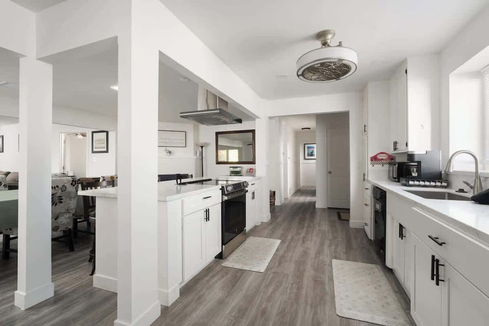 Bright kitchen with modern finishes ✨🍽️