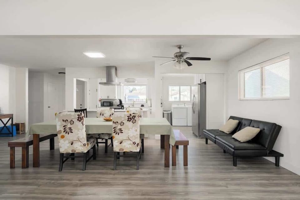 Spacious dining area with open layout 🍽️✨