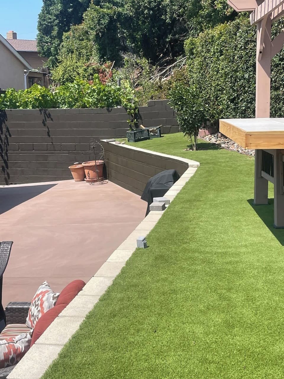 Private backyard with lush green space 🌿☀️