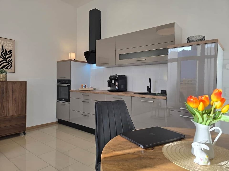 Stilvolles Komfort-Apartment für 2-4 Personen: Moderner Neubaustandard trifft auf luftiges Galerie-Flair.