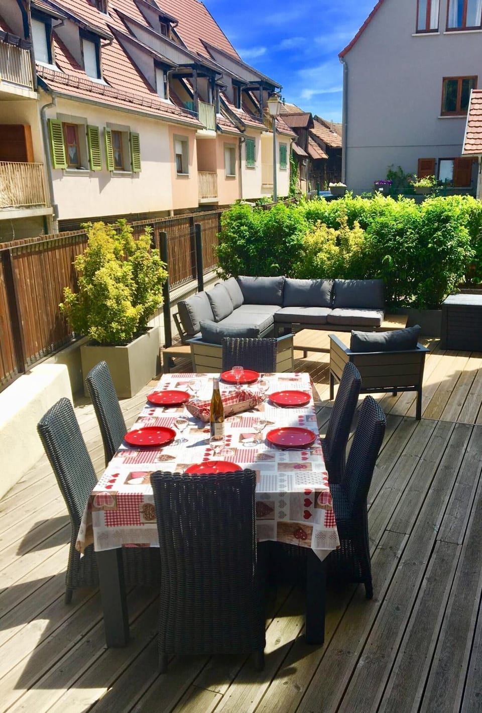 Outdoor dining