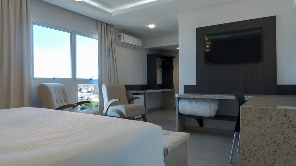 Suite, 1 Double Bed | Desk, blackout drapes, soundproofing, iron/ironing board