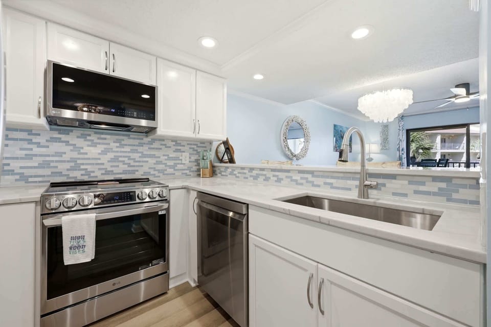 Condo, Multiple Beds, Garden View (The Turtle Nest) | Private kitchen