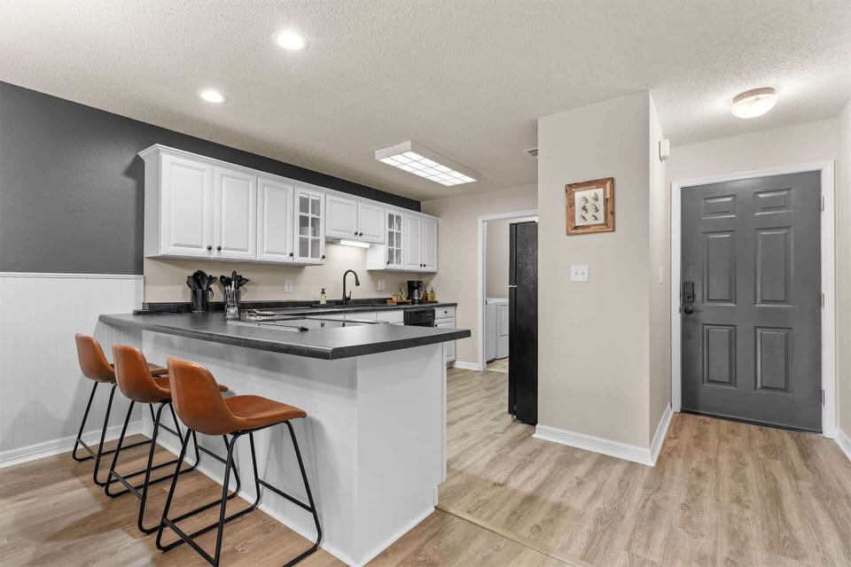 Condo, Multiple Beds, Pool View (Poolside at The Pointe) | Private kitchen